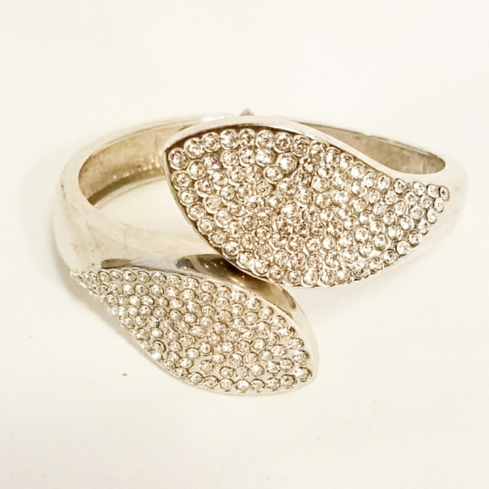 Elegant Diamante and silver tone bracelet.